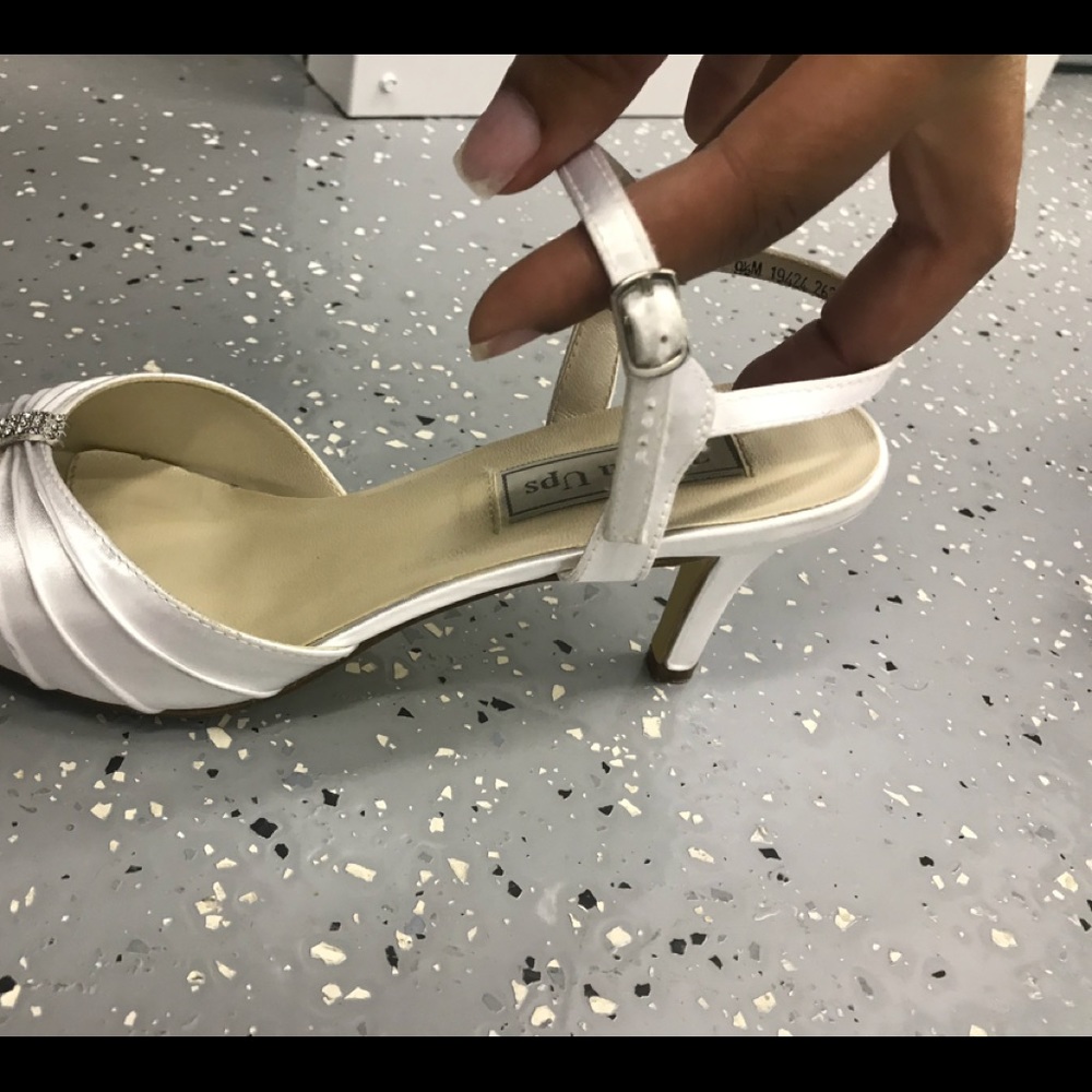 White Dress Shoes #wedding #bride